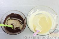 Фото приготовления рецепта: Чёрно-белый шоколадный десерт со сгущёнкой, сухими завтраками и фундуком - шаг №7
