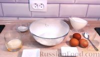 Фото приготовления рецепта: Куриный суп с грибами, консервированным горошком и плавленым сыром - шаг №2