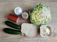 Фото приготовления рецепта: Салат из молодой капусты, колбасы, огурцов и сухариков - шаг №1