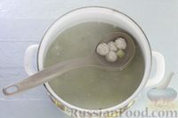Фото приготовления рецепта: Суп с мясными фрикадельками и вермишелью - шаг №11