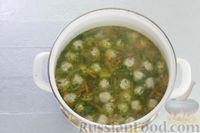 Фото приготовления рецепта: Суп с мясными фрикадельками и вермишелью - шаг №15