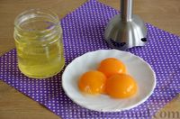 Фото приготовления рецепта: Медовый гоголь-моголь без сахара - шаг №2