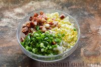 Фото приготовления рецепта: Рисовая запеканка с беконом, яйцами и зелёным луком - шаг №8