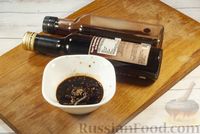 Фото приготовления рецепта: Свинина, запечённая в пряном маринаде, с ревенем - шаг №3