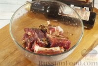 Фото приготовления рецепта: Свинина, запечённая в пряном маринаде, с ревенем - шаг №4