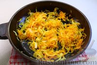 Фото приготовления рецепта: Рагу с кабачками, картошкой, молодой капустой и фаршем - шаг №3