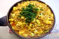 Фото приготовления рецепта: Рагу с кабачками, картошкой, молодой капустой и фаршем - шаг №18
