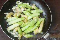 Фото приготовления рецепта: Свинина, запечённая в пряном маринаде, с ревенем - шаг №10