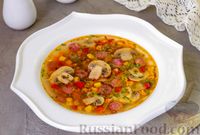 Фото к рецепту: Суп с грибами, сладким перцем, кукурузой и копчёными колбасками