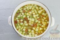 Фото приготовления рецепта: Куриный суп с чечевицей, макаронами и кабачком - шаг №11
