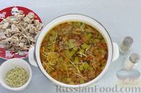 Фото приготовления рецепта: Куриный суп с чечевицей, макаронами и кабачком - шаг №12
