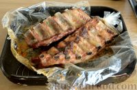 Фото приготовления рецепта: Запечённые свиные рёбрышки в соево-винной глазури - шаг №7