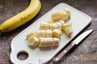 Фото приготовления рецепта: Банановая творожная запеканка - шаг №2
