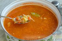 Фото приготовления рецепта: Суп со свиными рёбрами, помидорами, вермишелью и сладким перцем - шаг №16