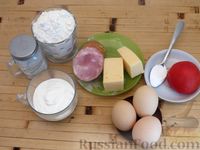 Фото приготовления рецепта: Закусочные маффины с колбасой, помидором и сыром - шаг №1