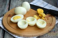 Фото приготовления рецепта: Яйца, фаршированные шпинатом - шаг №6
