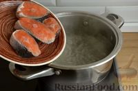 Фото приготовления рецепта: Суп из сёмги с зелёным горошком и картофелем - шаг №2
