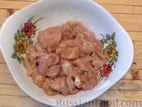 Фото приготовления рецепта: Куриное филе, тушенное со сладким перцем в сливочном соусе - шаг №4