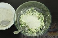 Фото приготовления рецепта: Творожные крокеты с зеленью и кунжутом - шаг №6