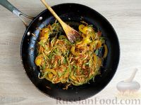 Фото приготовления рецепта: Спагетти с куриным фаршем, кабачками, морковью и болгарским перцем - шаг №16