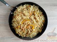 Фото приготовления рецепта: Спагетти с куриным фаршем, кабачками, морковью и болгарским перцем - шаг №22