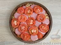 Фото приготовления рецепта: Запеканка из спагетти с помидорами, колбасой, сыром и томатным соусом - шаг №18
