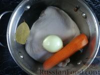 Фото приготовления рецепта: Куриный суп с чечевицей и овощами - шаг №2