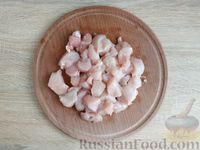 Фото приготовления рецепта: Рагу с рисом, куриным филе, овощами и грибами (на сковороде) - шаг №2