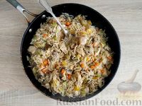 Фото приготовления рецепта: Рагу с рисом, куриным филе, овощами и грибами (на сковороде) - шаг №18