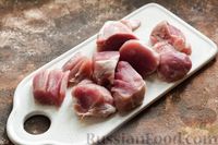 Фото приготовления рецепта: Свинина, тушенная с чесноком, имбирем, вином и соевым соусом - шаг №2