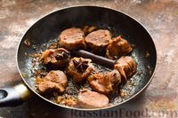 Фото приготовления рецепта: Свинина, тушенная с чесноком, имбирем, вином и соевым соусом - шаг №11