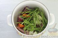Фото приготовления рецепта: Зелёные щи со свининой - шаг №4
