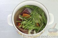 Фото приготовления рецепта: Зелёные щи со свининой - шаг №5