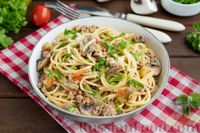 Фото к рецепту: Спагетти с мясным фаршем, кабачками, помидорами и грибами
