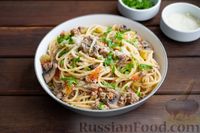 Фото приготовления рецепта: Спагетти с мясным фаршем, кабачками, помидорами и грибами - шаг №17