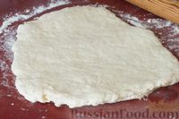Фото приготовления рецепта: Рогалики из бездрожжевого теста на кефире, с ревенем - шаг №4