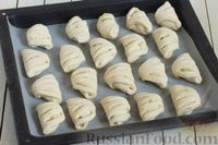 Фото приготовления рецепта: Рогалики из бездрожжевого теста на кефире, с ревенем - шаг №11