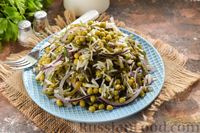 Фото приготовления рецепта: Салат с морской капустой, рисом и зелёным горошком - шаг №12