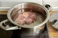 Фото приготовления рецепта: Говяжий суп с чечевицей и кабачками - шаг №2