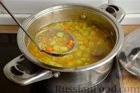 Фото приготовления рецепта: Говяжий суп с чечевицей и кабачками - шаг №11