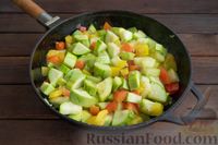 Фото приготовления рецепта: Кабачки, тушенные с помидорами и сладким перцем в сметане - шаг №9