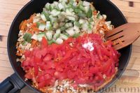 Фото приготовления рецепта: Гречка с фаршем, кабачками, помидорами и сладким перцем (на сковороде) - шаг №6