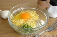 Фото приготовления рецепта: Куриный суп с сырными шариками - шаг №4