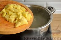 Фото приготовления рецепта: Куриный суп с сырными шариками - шаг №9