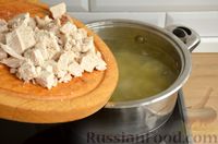 Фото приготовления рецепта: Куриный суп с сырными шариками - шаг №11