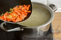 Фото приготовления рецепта: Куриный суп с сырными шариками - шаг №12