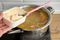 Фото приготовления рецепта: Куриный суп с сырными шариками - шаг №13