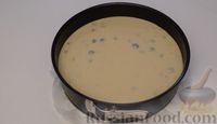 Фото приготовления рецепта: Пирог из рикотты с голубикой (без муки) - шаг №4
