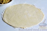 Фото приготовления рецепта: Дрожжевой пирог "Яворовский" с картофелем, гречкой, жареным луком и шкварками - шаг №15
