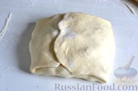 Фото приготовления рецепта: Дрожжевой пирог "Яворовский" с картофелем, гречкой, жареным луком и шкварками - шаг №17